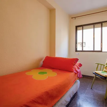 3 Bedroom Front In Apartment *